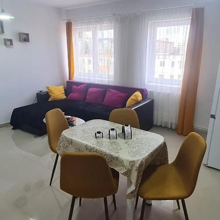 Cosy 2 Bedroom Apartment In New Town ブラショフ エクステリア 写真