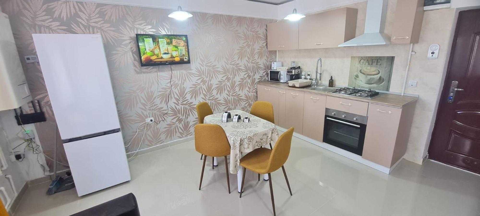 Cosy 2 Bedroom Apartment In New Town ブラショフ エクステリア 写真