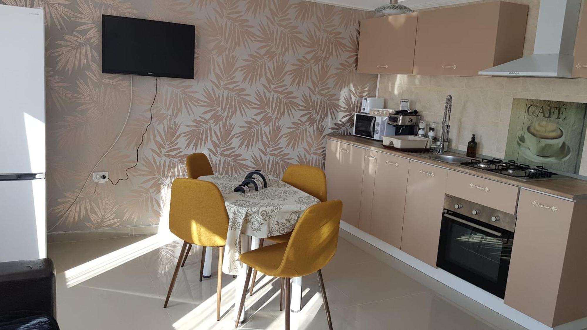 Cosy 2 Bedroom Apartment In New Town ブラショフ エクステリア 写真