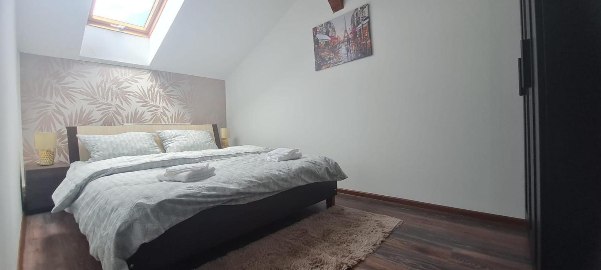 Cosy 2 Bedroom Apartment In New Town ブラショフ エクステリア 写真
