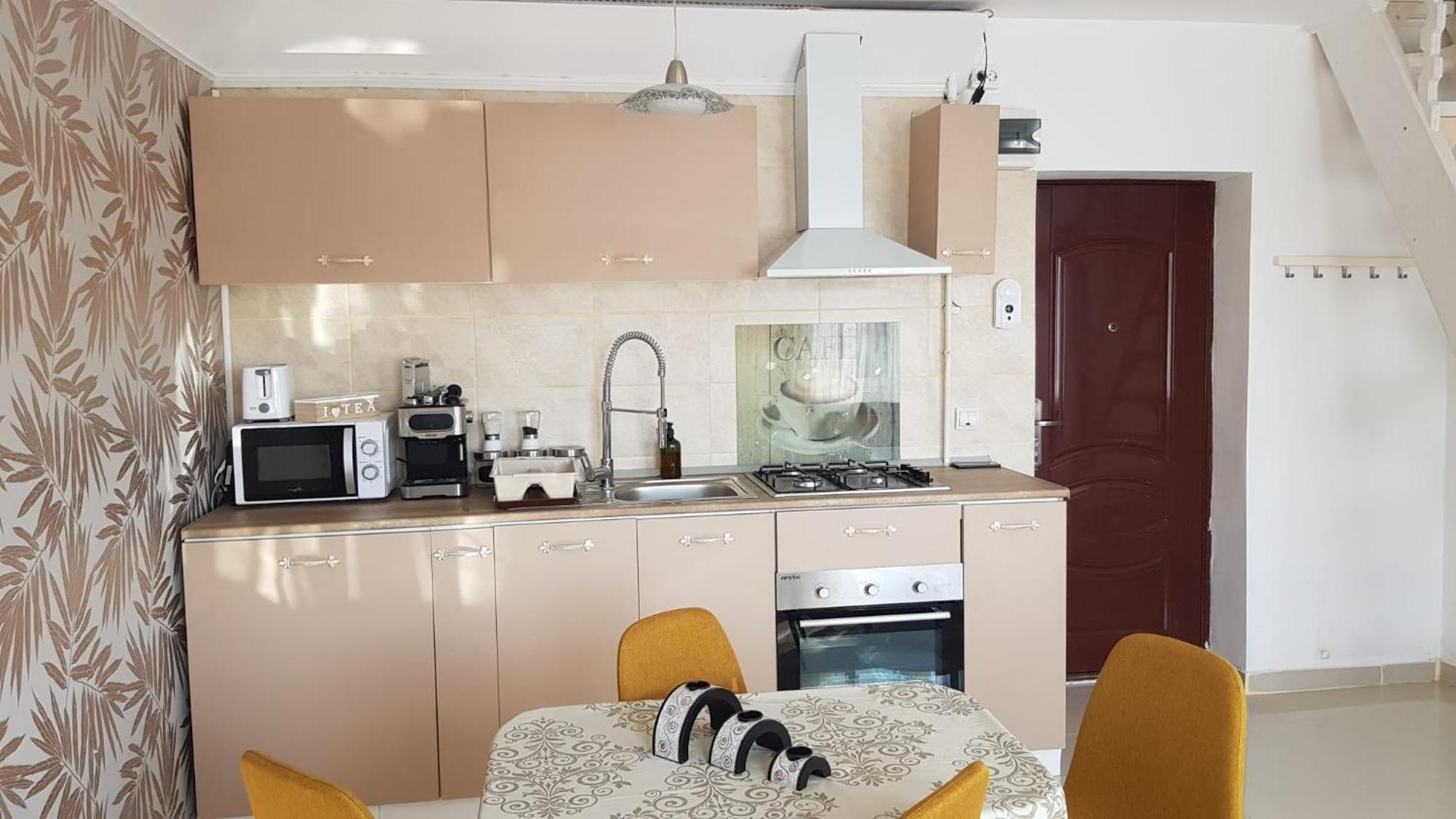 Cosy 2 Bedroom Apartment In New Town ブラショフ エクステリア 写真
