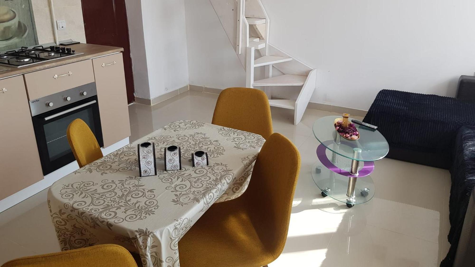 Cosy 2 Bedroom Apartment In New Town ブラショフ エクステリア 写真