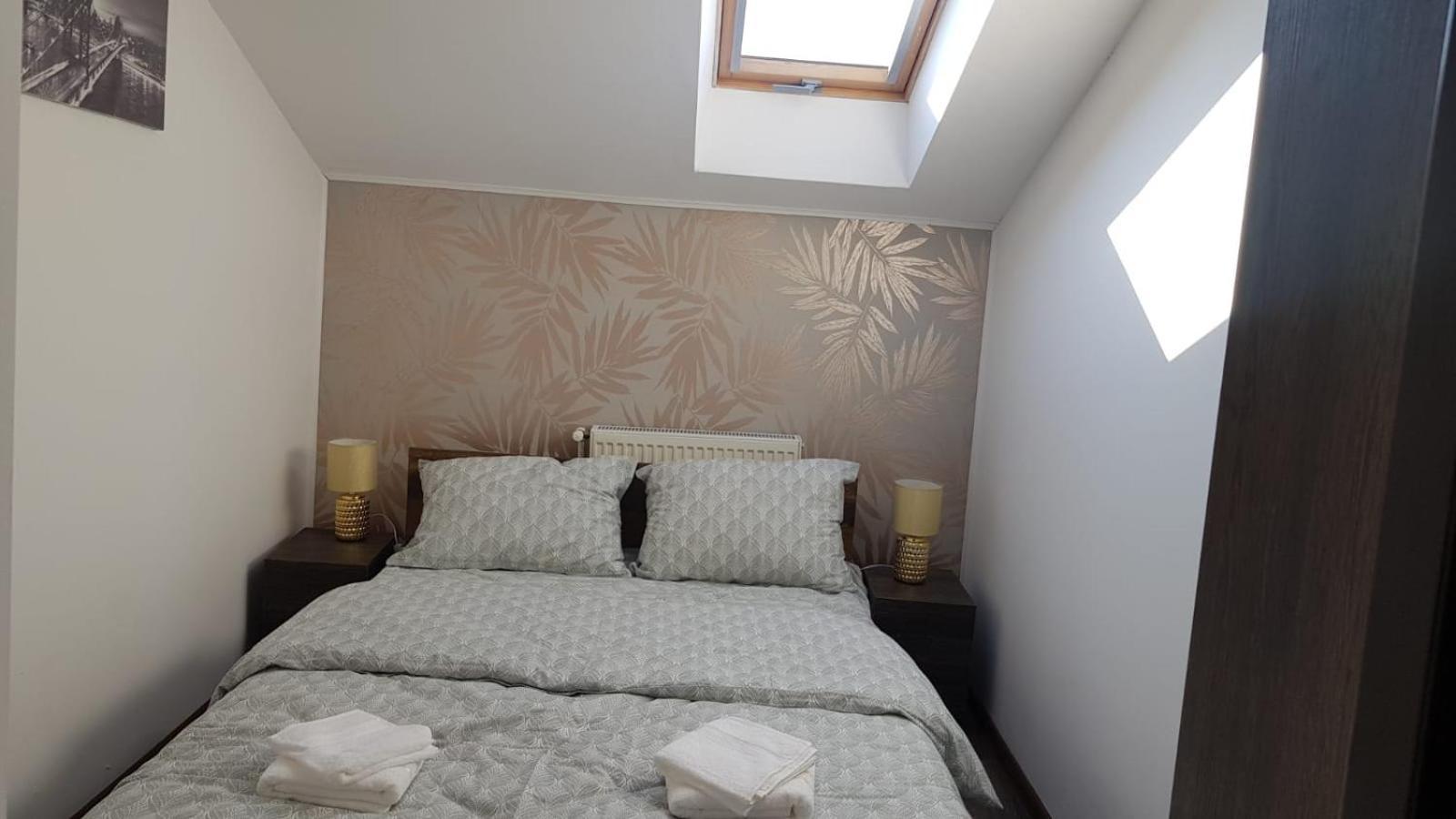 Cosy 2 Bedroom Apartment In New Town ブラショフ エクステリア 写真