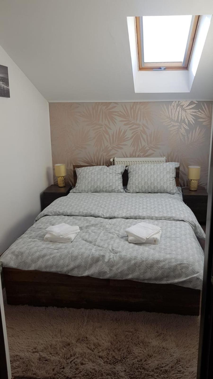 Cosy 2 Bedroom Apartment In New Town ブラショフ エクステリア 写真