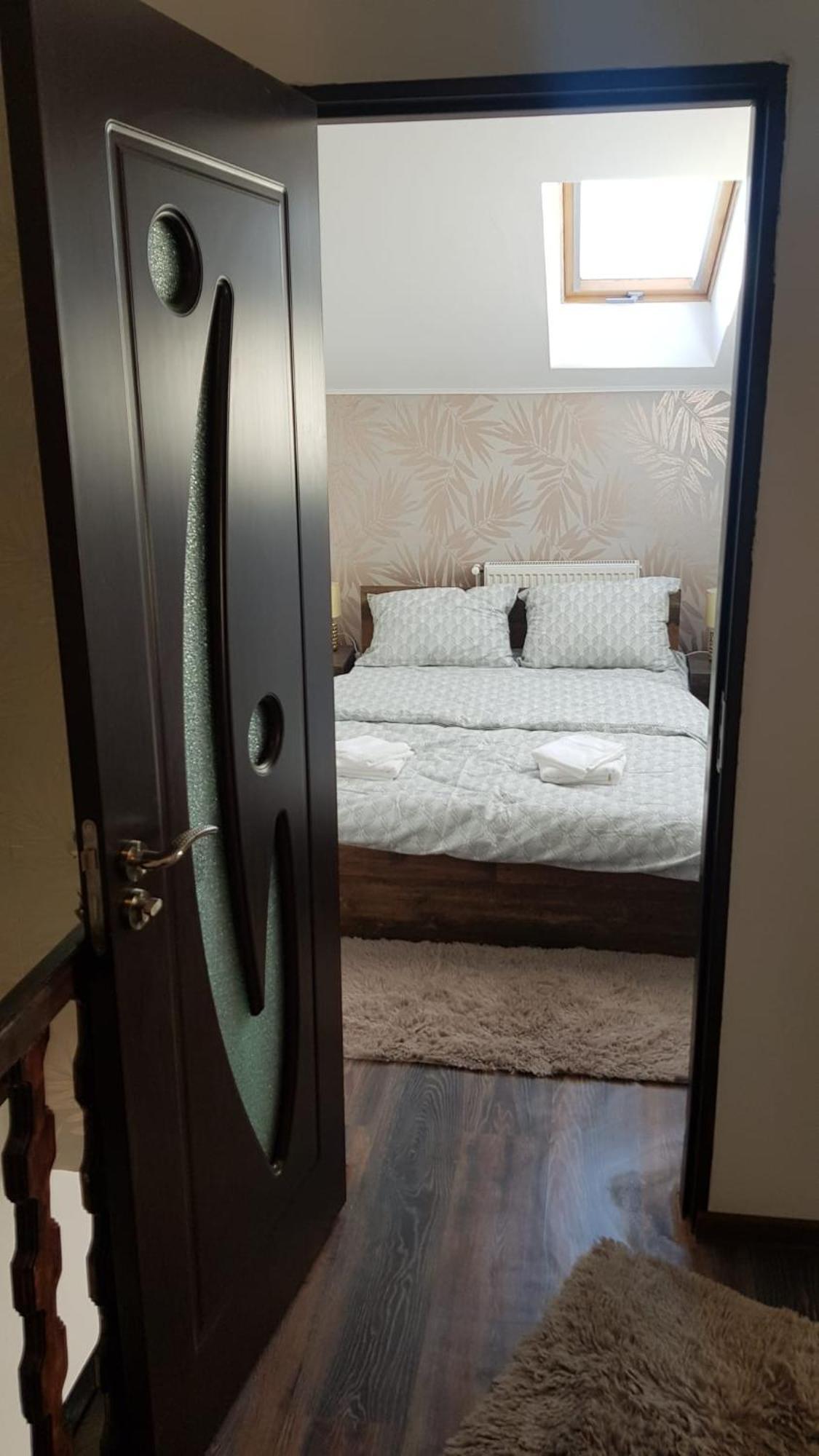 Cosy 2 Bedroom Apartment In New Town ブラショフ エクステリア 写真